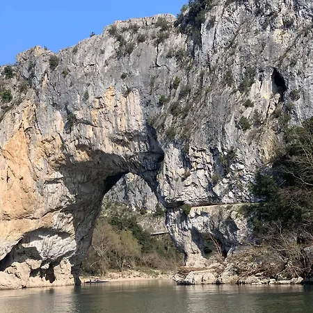 Hébergement de vacances Maison Piscine & Pont D'arc
