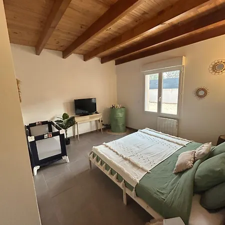 Holiday home Maison Piscine & Pont D'arc *
